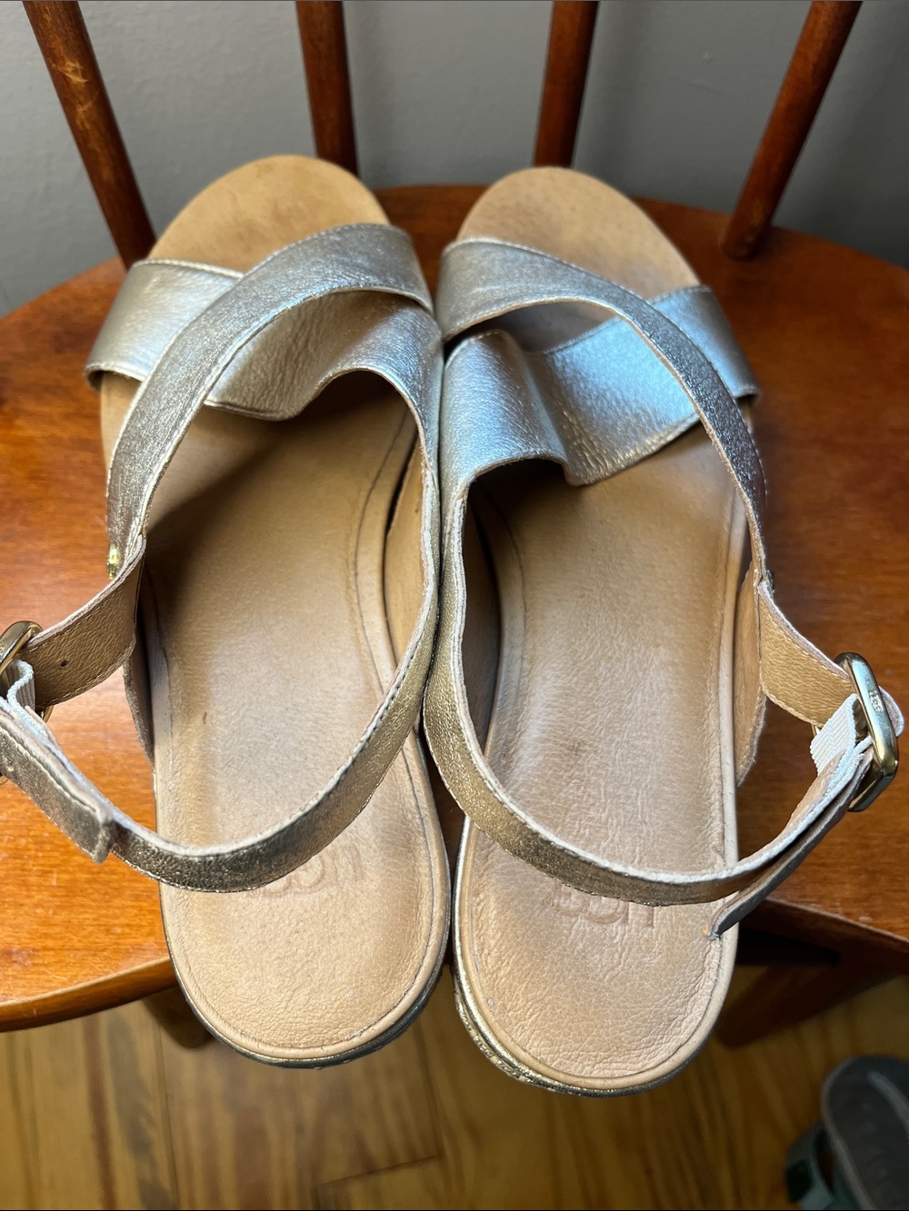 UGG Shoshana Wedge Sandals – Women’s Size 9 – Like New - Picture 3 of 11